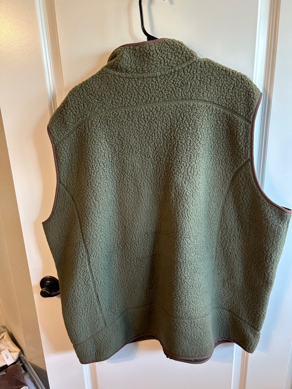 Patagonia Olive Green Sherpa Fleece Vest with Yellow Zipper Pulls  #38 - Picture 7 of 8